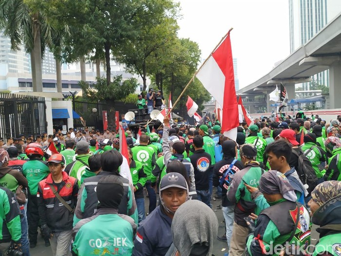 Buntut Panjang Ocehan Bos Taksi Malaysia, Driver Ojol Demo di Kedubes Malaysia