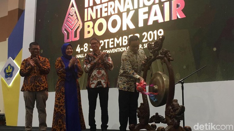 Tingkatkan Minat Baca, Anies Ingin Ada Peminjaman Buku di Stasiun MRT