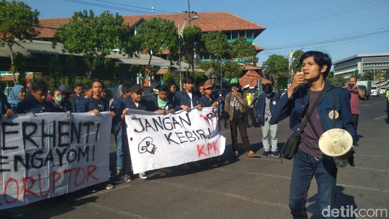 Potret Unjuk Rasa Mahasiswa Di Berbagai Belahan Indonesia