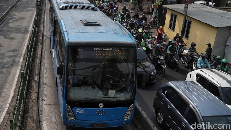 RUU KUHP Ancam Pelaku Pelecehan Seksual di KRL/Bus TransJ Selama 1,5 Tahun Bui