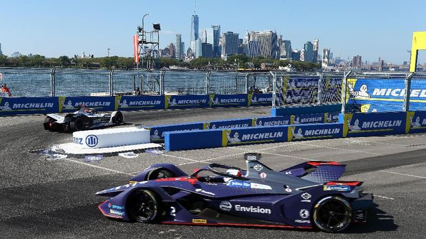 Anies Ogah Respons Hujatan Soal Banjir dan Formula E