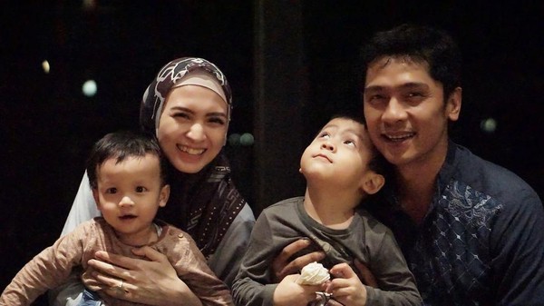 Kisah Hijrah Donita, Disentil Anak hingga Diuji dengan Sakit