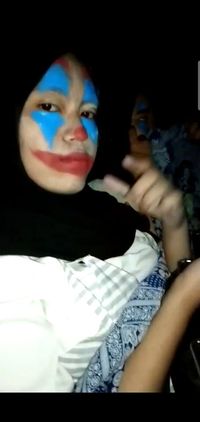 Cewek Hijab Bekasi Nonton Joker dengan Dandan Mirip Badut, Foto Lucunya Viral