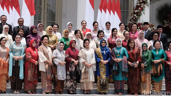 Foto: Istri-istri Cantik Menteri Jokowi yang Curi Atensi di Pelantikan