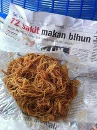 Makan Nasi Bungkus, Netizen Ini Dibuat Takut dengan Pembungkusnya