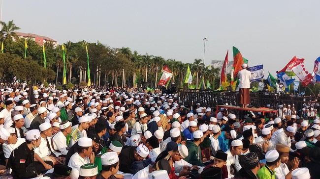 perayaan-maulid-nabi-di-monas-sampaikan-pesan-teladani-rasulullah-saw