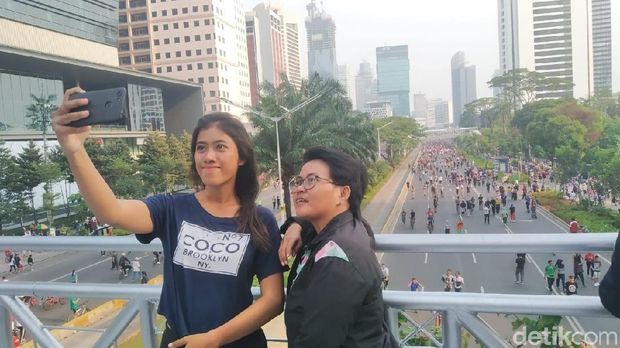 JPO Tanpa Atap di Sudirman Jadi Tempat Swafoto Warga Pagi Ini