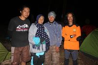 Usia 66 Tahun, Nenek Ini Masih Hobi Naik Gunung?