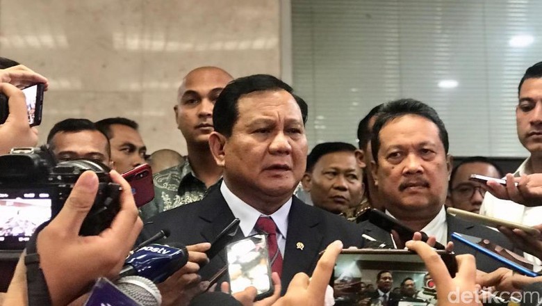 Prabowo Panen Sindiran dalam Rapat Perdana di Senayan