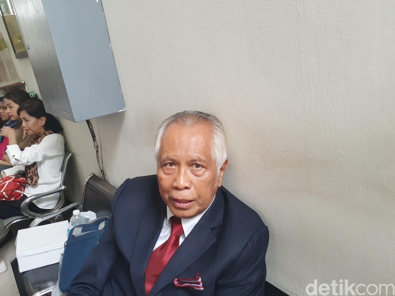 OC Kaligis Gugat Anies soal Pengangkatan Bambang Widjojanto di TGUPP