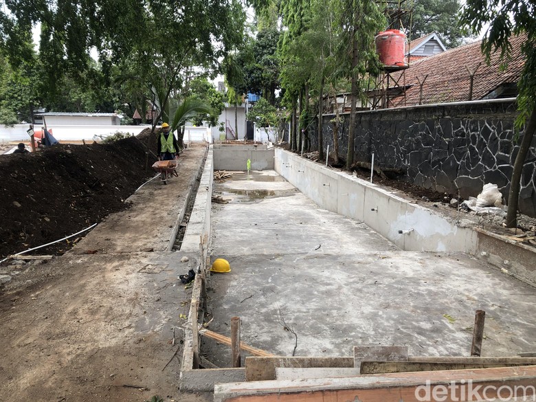 Ini Fasilitas Kolam Renang bak Hotel di Rumah Dinas Ridwan Kamil