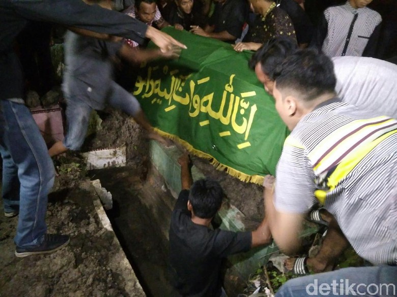  Jenazah Pelaku Bom Bunuh Diri di Medan Akhirnya Dimakamkan