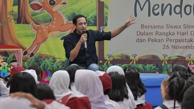 Kala Istri Mendikbud Nadiem Mendongeng 'Kancil Bukan Anak Nakal' ke Siswa SD