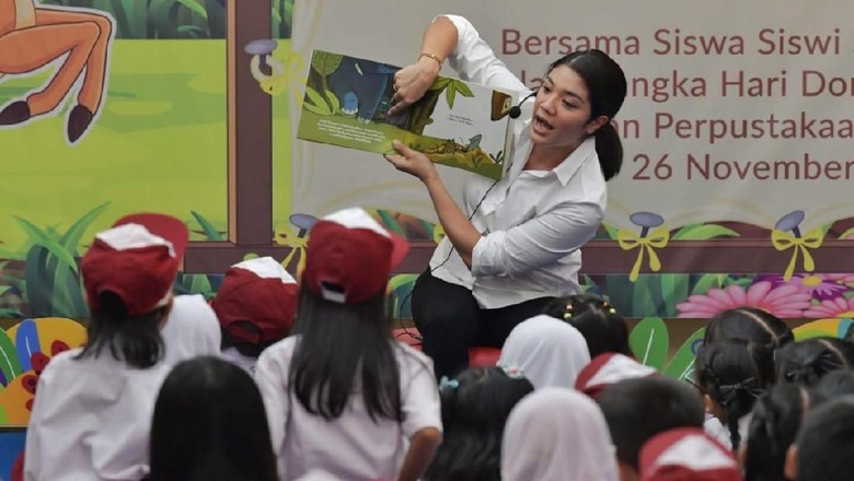 Kala Istri Mendikbud Nadiem Mendongeng 'Kancil Bukan Anak Nakal' ke Siswa SD