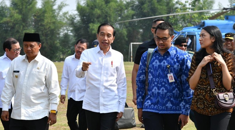 Jokowi soal Stuck 30 Menit: Bukan Macet, Itu Berhenti di Casablanca
