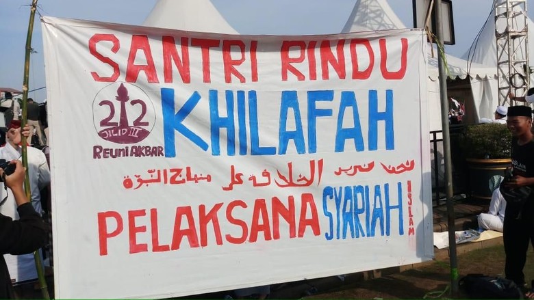 Ada Spanduk 'Santri Rindu Khilafah' di Reuni 212, Panitia Bantah Pasang
