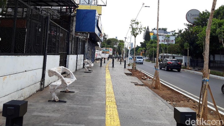 Ada Bangku Taman, Trotoar Cikini Makin Rapi Usai Direvitalisasi