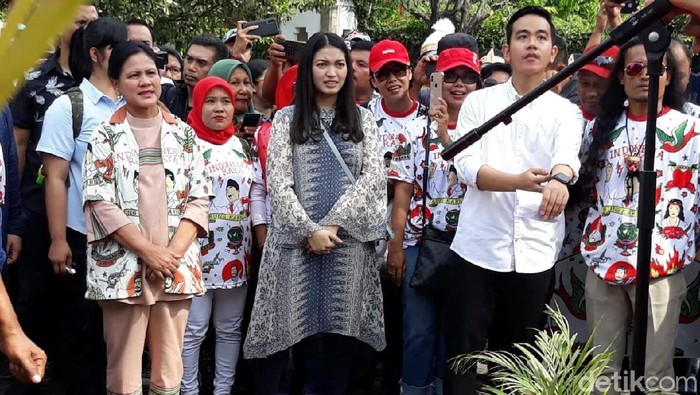 Iriana dan Selvi Ikut Lepas Keberangkatan Gibran Daftar Pilkada Solo