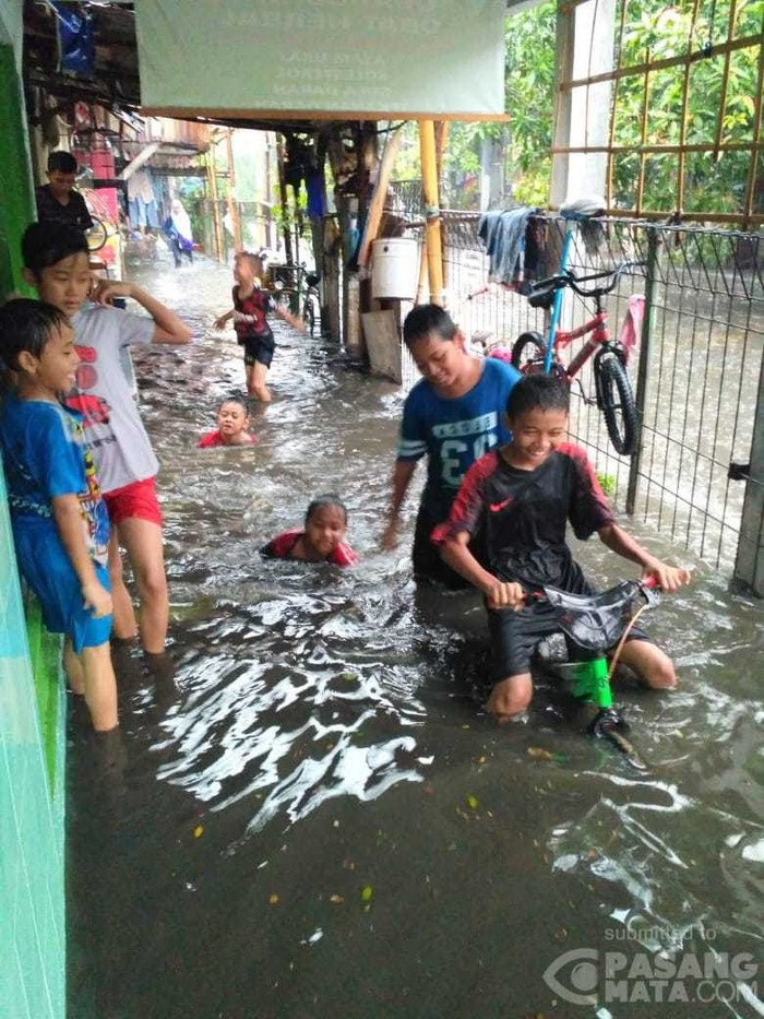 PDIP: Anies Kurang Mampu Komando Anak Buah Atasi Banjir