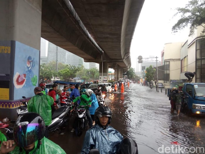 PDIP Nilai Anies Kurang Mampu Atasi Banjir, Gerindra: Kritik Prematur!