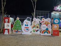 Dikerjakan hingga Malam, Begini Wujud Pohon Natal Raksasa di Thamrin Jakpus 