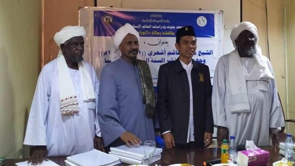 UAS Raih Gelar Doktor dengan Predikat Cum Laude di Sudan