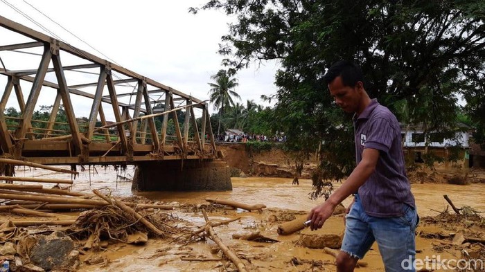 bnpb-pengungsi-akibat-banjir-jadi-100-ribu-orang-terbanyak-di-bogor-lebak