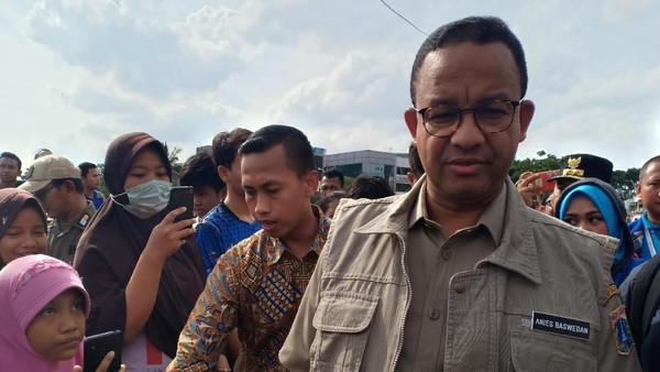 Banjir Jakarta Ramai di Medsos, Anies: Alhamdulillah Bundaran HI Tak Ketutup