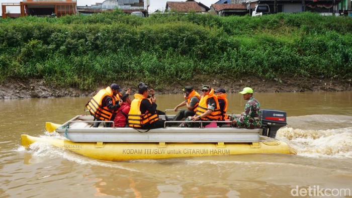 sejak-ada-pengerukan-genangan-banjir-di-kabupaten-bandung-cepat-surut