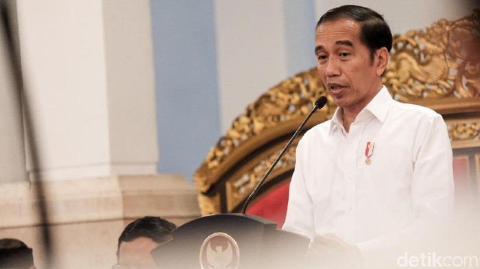 Ronny Sompie Dicopot, Jokowi: Tanya ke Menkum HAM