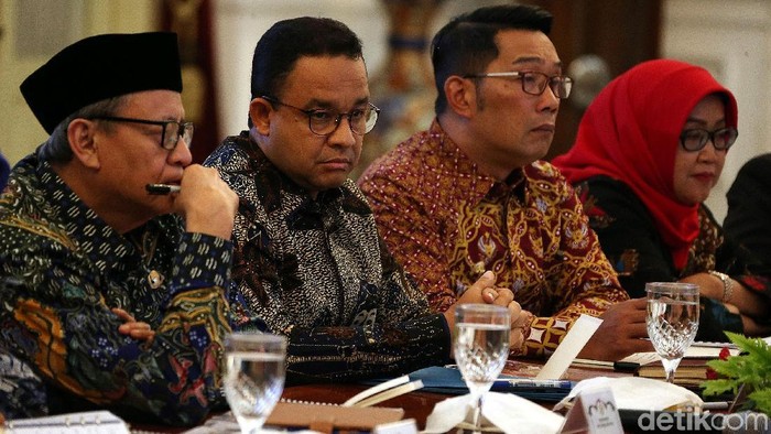 Jokowi Ancam Anies: Teruskan Normalisasi Sungai!