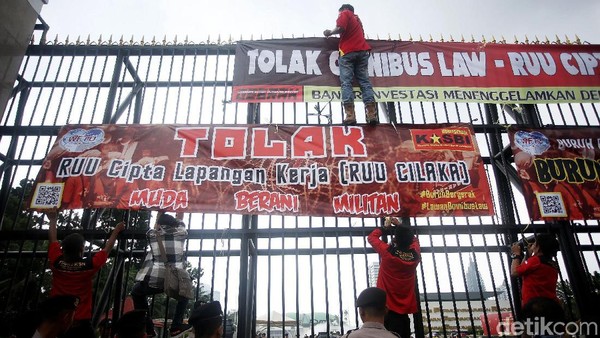 omnibus-law-ruu-cipta-lapangan-kerja-gubernur-bisa-dipecat-mendagri