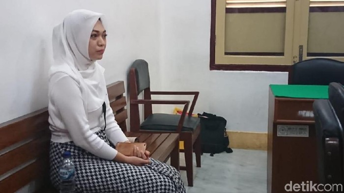 Disidang Kasus ITE, Febi Tagih Utang 'Bu Kombes' Via IG Agar Direspons 