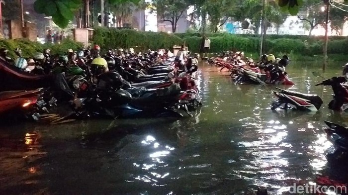 BMKG Sebut Banjir di Surabaya Gara-gara Eddy