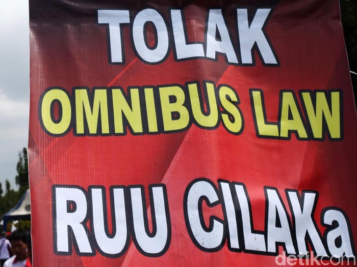RUU Cipta Lapangan Kerja, Omnibus Law Larang Perda Syariah!