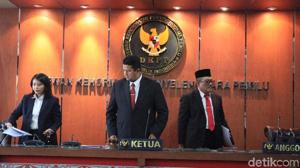Bugil Saat Video Call Sex, Anggota KPU di Bengkulu Dipecat