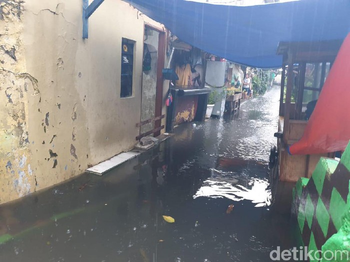 Jakarta Diguyur Hujan Deras Pagi Ini, Sejumlah Titik Tergenang Banjir