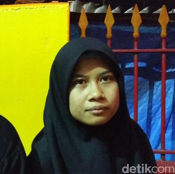 Cerita Perempuan Berjilbab di Blitar yang Asyik Main Barongsai.