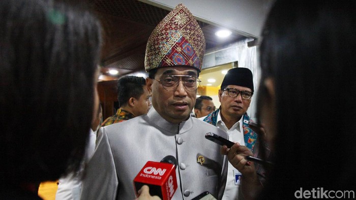 Positif Corona, Menhub Sempat Sesak Napas-Dipasangi Alat Medis