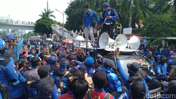 Buruh Tolak Aturan Bayar THR Bisa Dicicil atau Ditunda