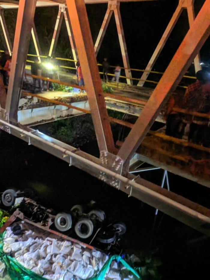 Truk Terjun ke Sungai, Kepasrahan Sopir, Al-Qur'an, dan Keajaiban Tuhan