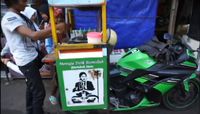 Keren! Bang Enjoy Jualan Martabak Pakai Motor Sport Rp 60 Jutaan
