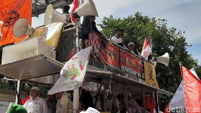 Di Mobil Komando, Orator Aksi 212 Teriak 'Jatuhkan Jokowi'