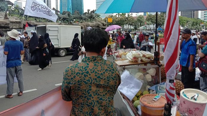 Pedagang Menanti Cuan di Aksi 212