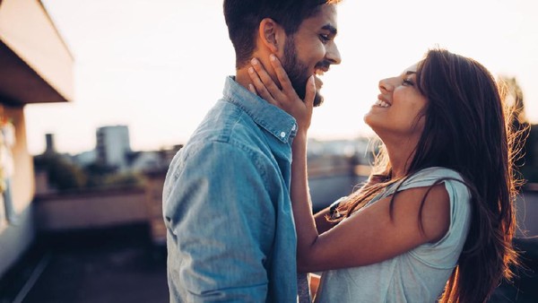 Bisakah Seseorang Tertular Virus Corona Saat Berhubungan Seksual?