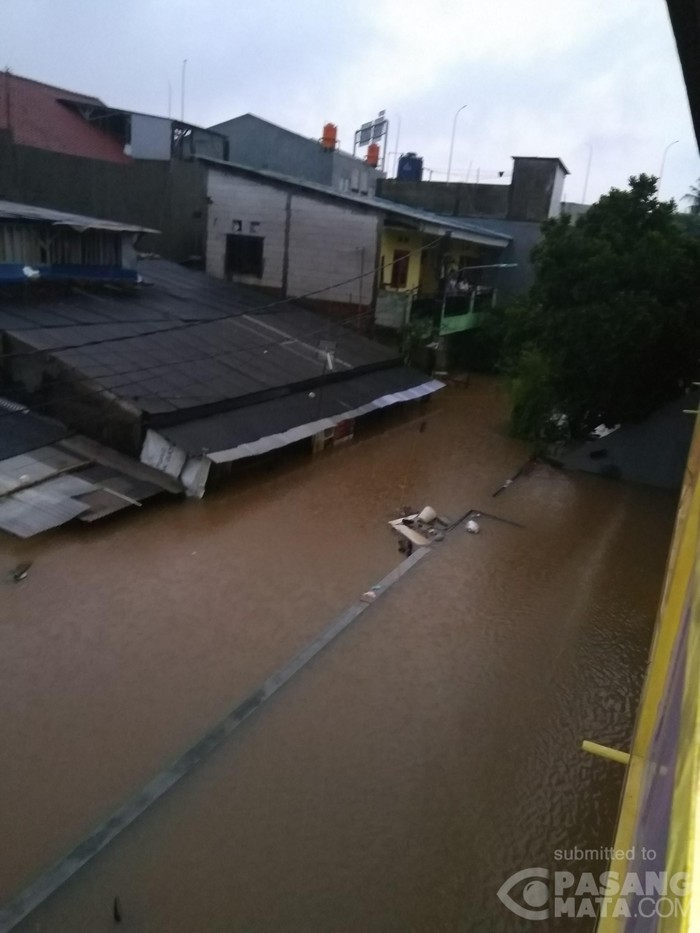 Tolong! Tolong! Permukiman Cipinang Melayu Ini Tenggelam
