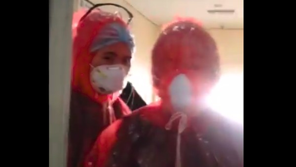 Viral! RSUD di Sulsel Kehabisan APD, Dokter Hanya Gunakan Jas Hujan Plastik