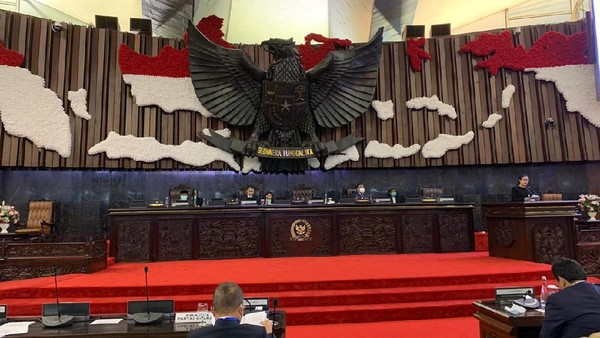 259-anggota-absen-paripurna-penyerahan-lhp-semester-ii-2019-dari-bpk-dpr