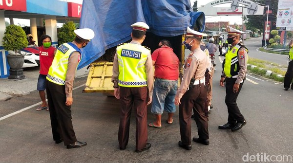 istana-luruskan-pernyataan-menhub-soal-izinkan-lagi-transportasi-beroperasi