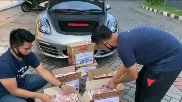ini-tujuan-crazy-rich-surabaya-bagi-bagi-mi-instan-isi-uang